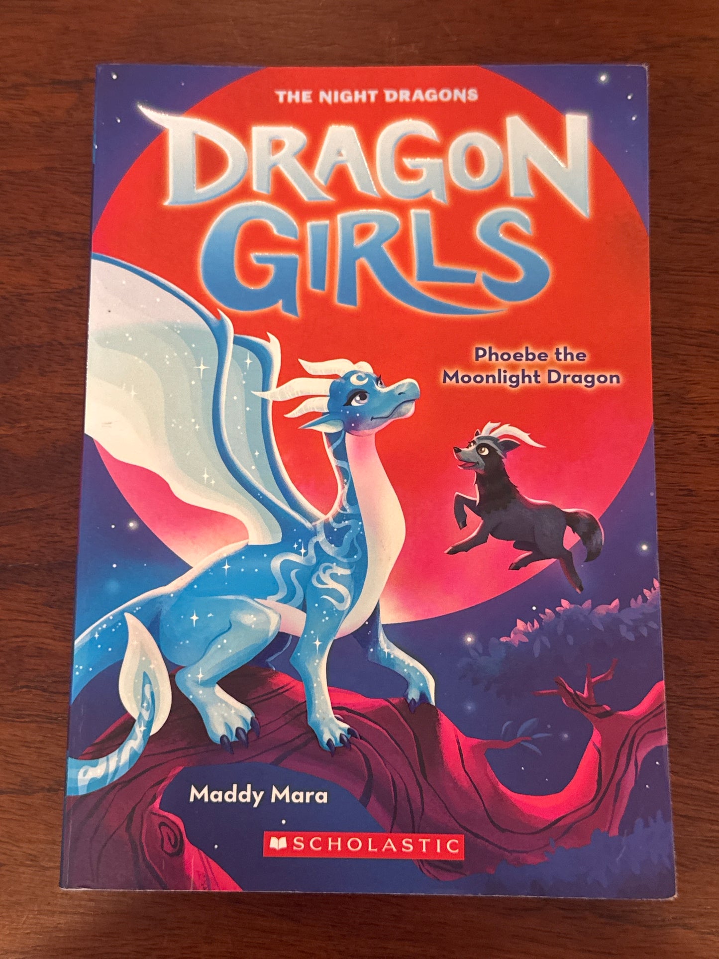 Dragon Girls: Phoebe the Midnight Dragon. Maddy Mara. 2022.