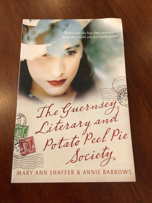 Guernsey, Literary and Potato Peel Pie Society. Mary Ann Shaffer & Annie Barrows. 2009.