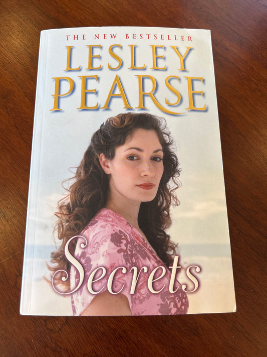 Secrets. Lesley Pearse. 2004.