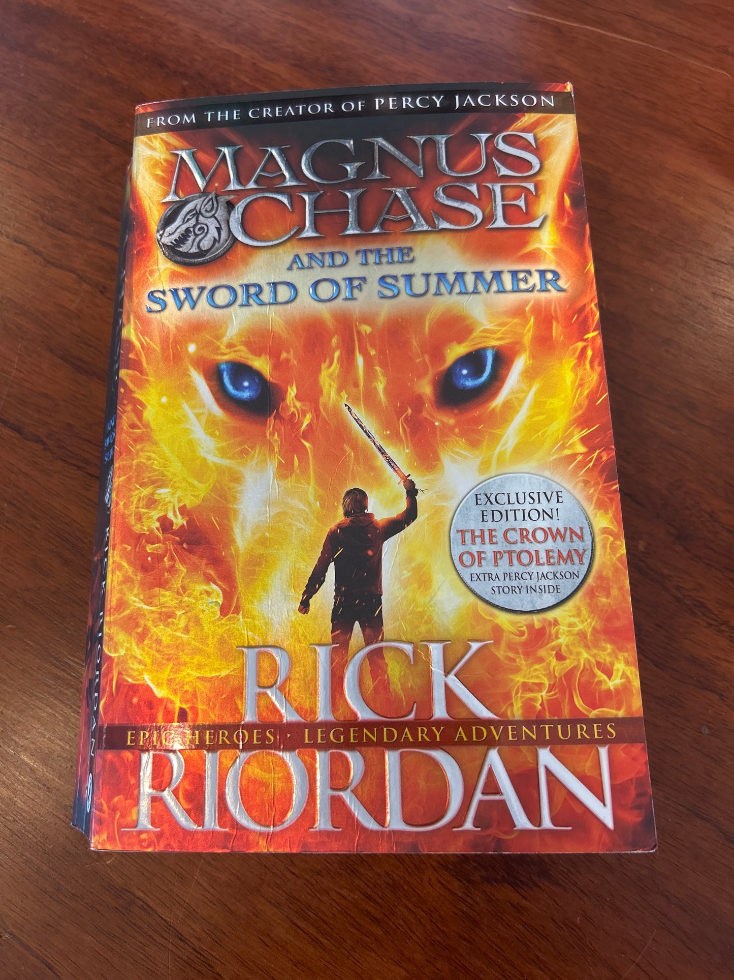 Magnus Chase and the sword of summer. Rick Riordan. 2015.