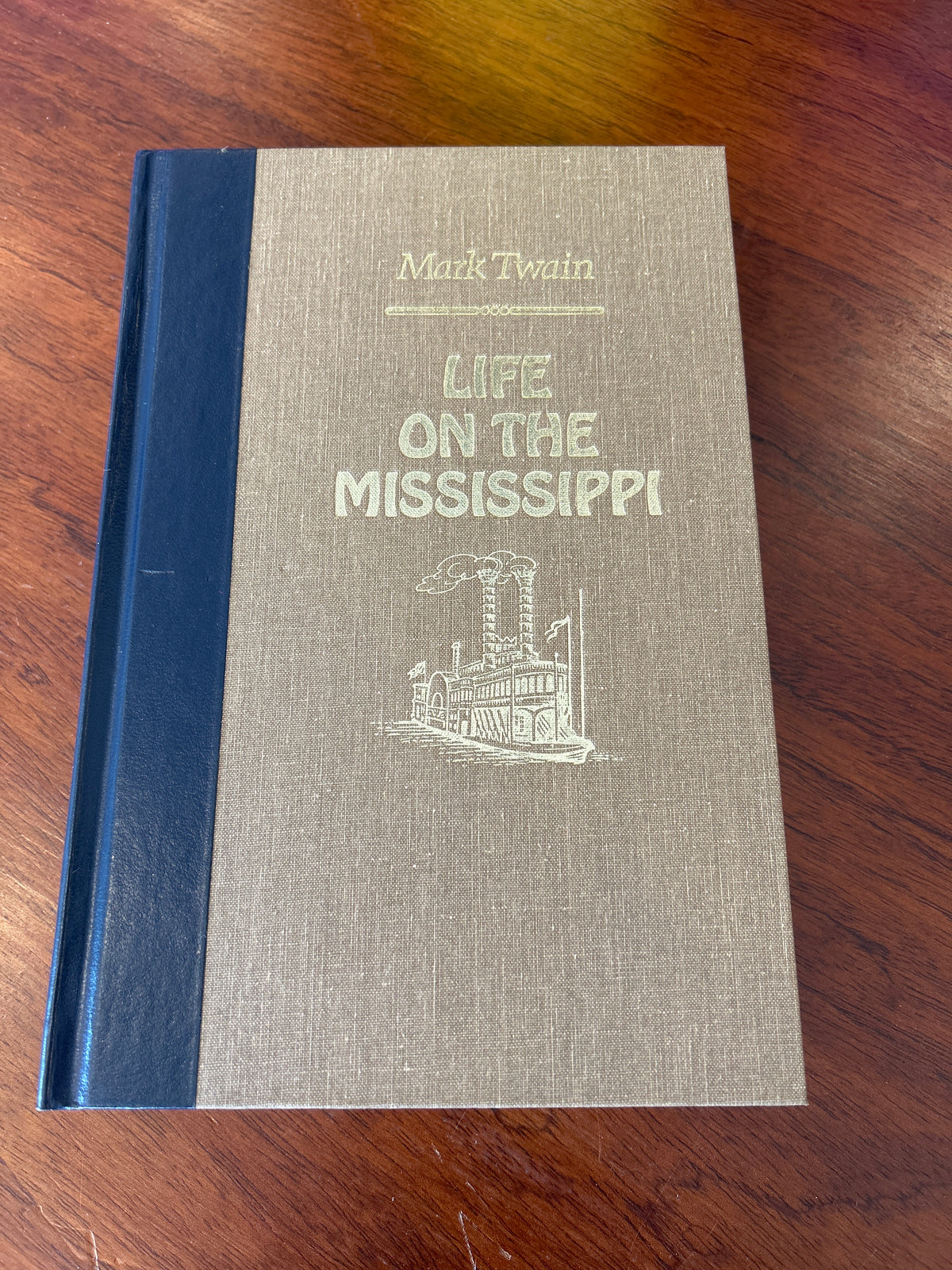 Life on the Mississippi. Mark Twain. 1987.
