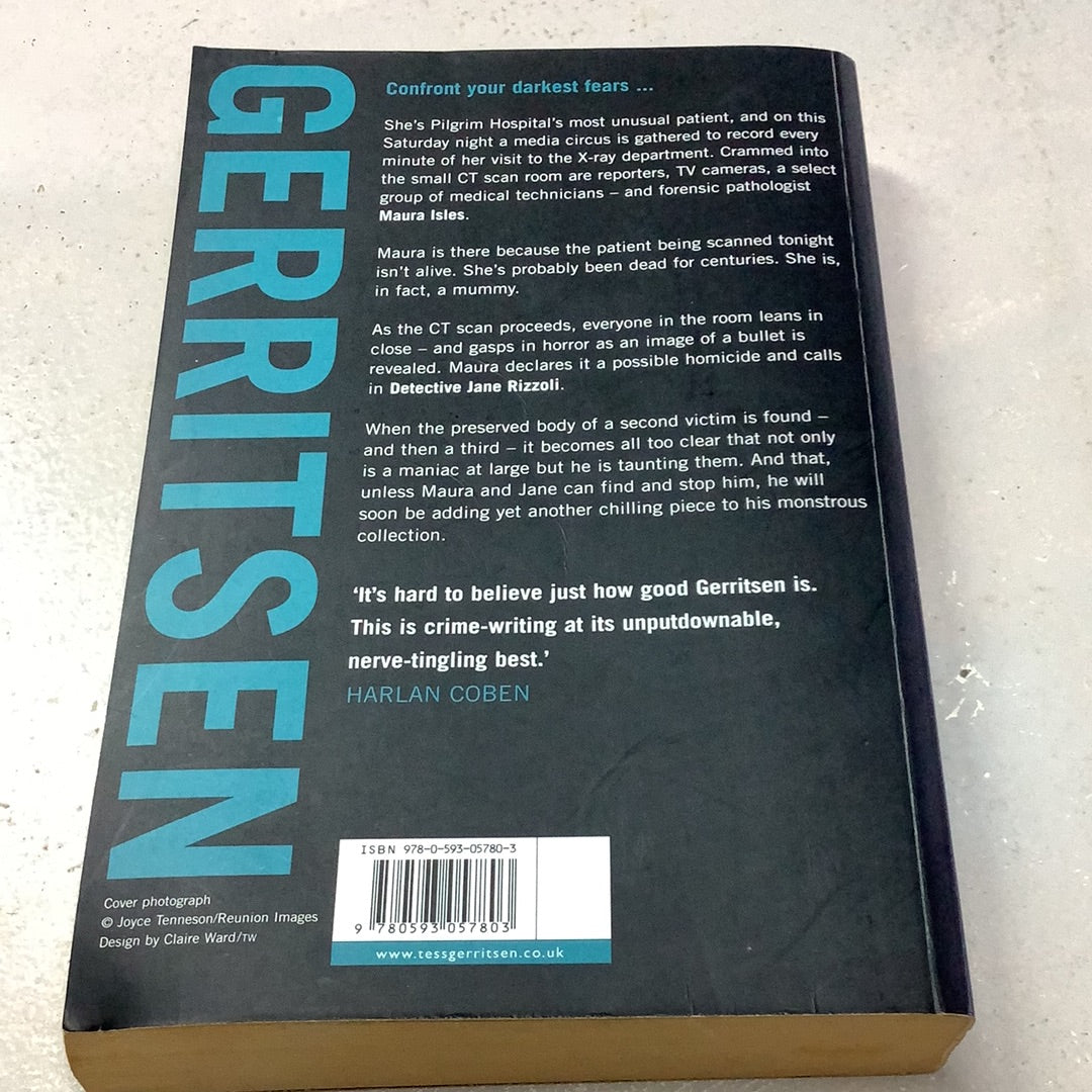 Keeping the dead. Tess Gerritsen. 2008.