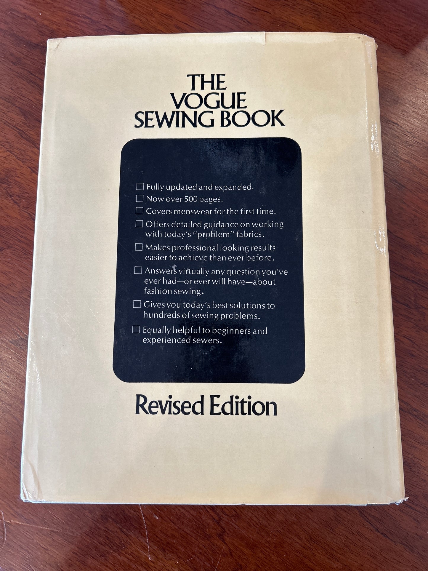 Vogue sewing book. [n. a.]. 1975.