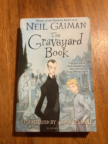 Graveyard book. Neil Gaiman. 2009.