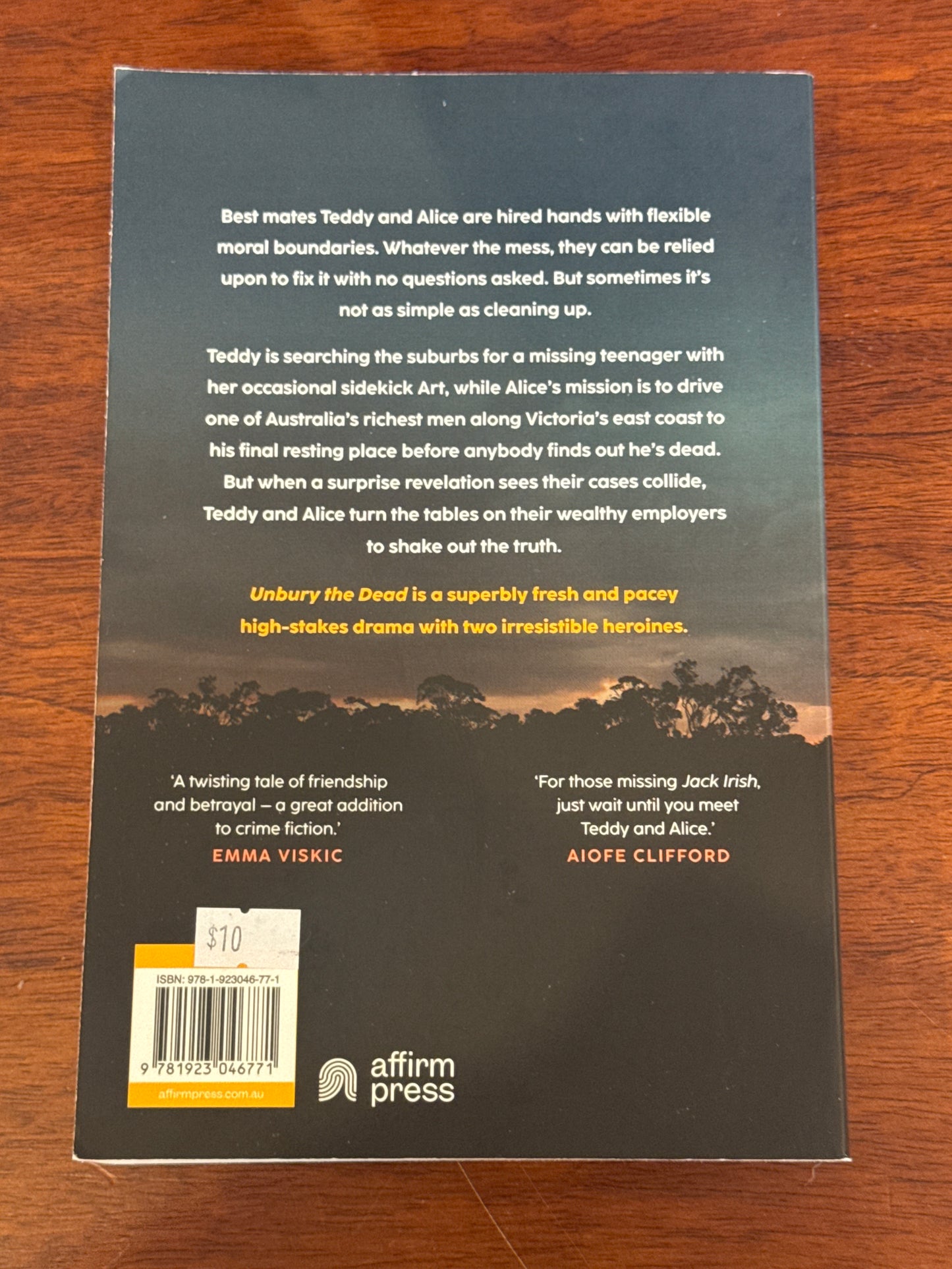 Unbury the dead. Fiona Hardy. 2025.