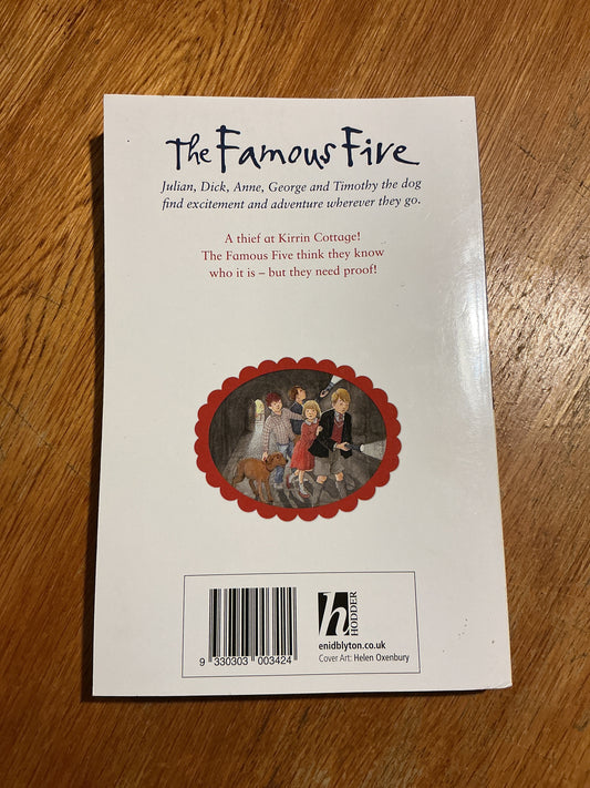 Five go adventuring again. Enid Blyton. 2012.