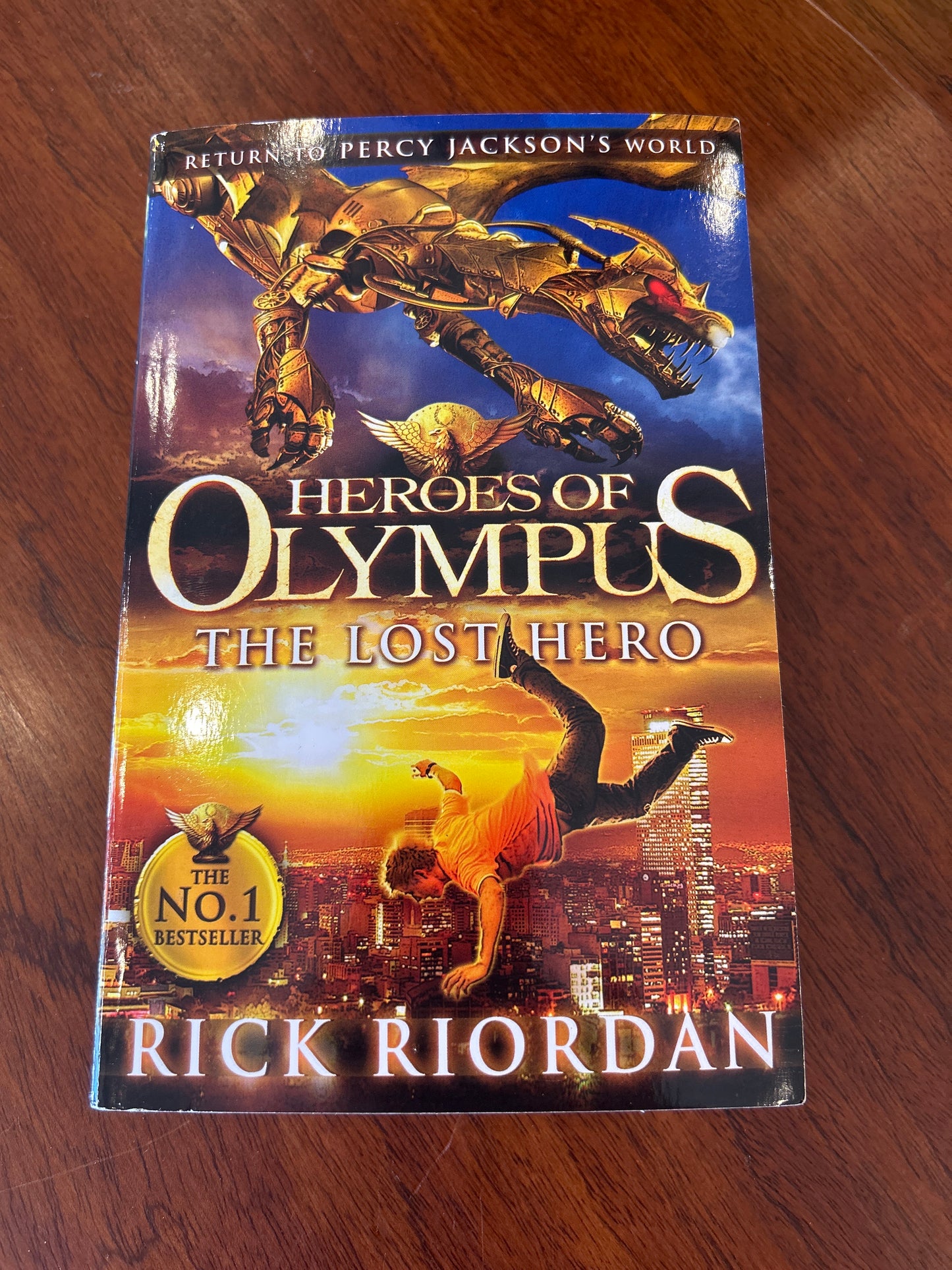 Heroes of Olympus: lost hero. Rick Riordan. 2011.