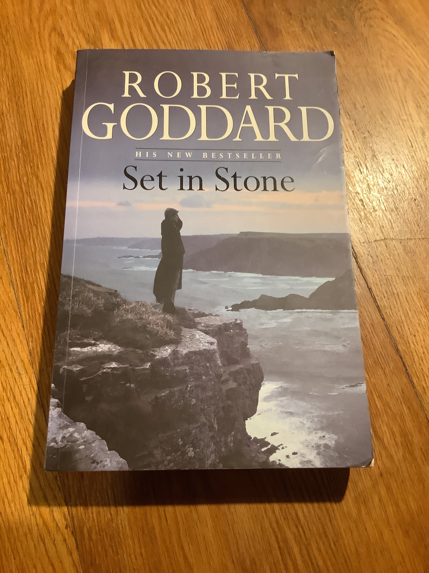 Set in stone. Robert Goddard. 1999.