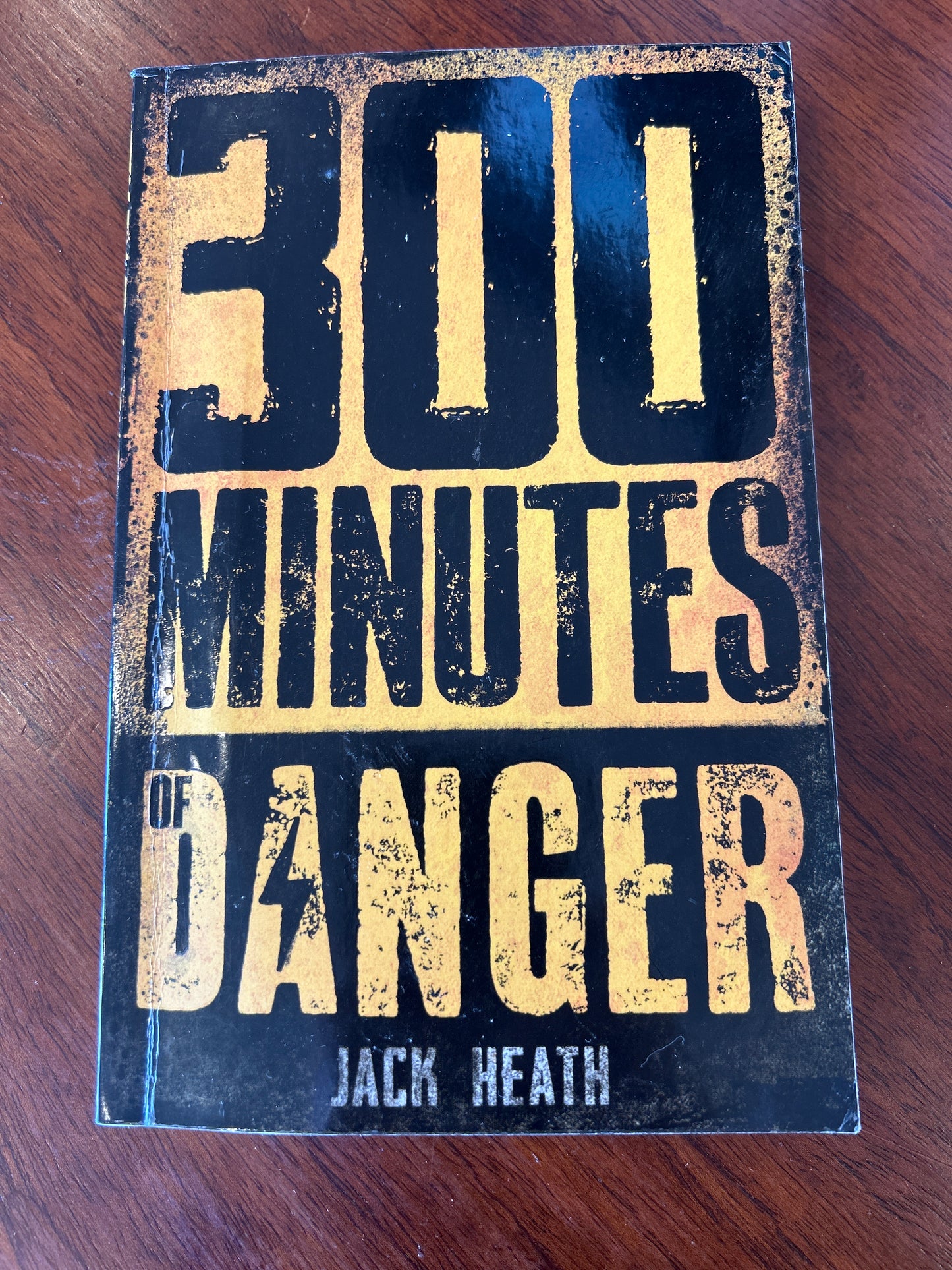 300 minutes of danger. Jack Heath. 2015.