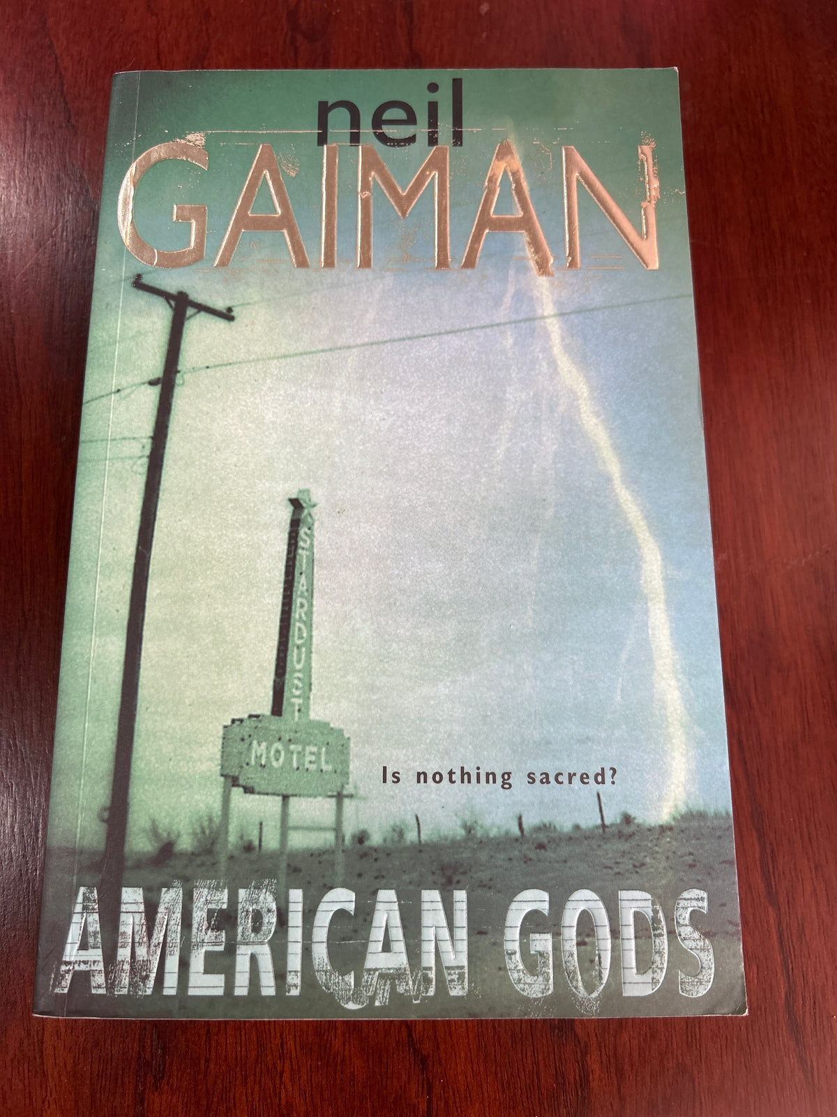American gods. Neil Gaiman. 2001.