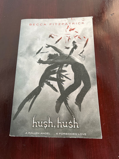 Hush, hush. Becca Fitzpatrick. 2009.