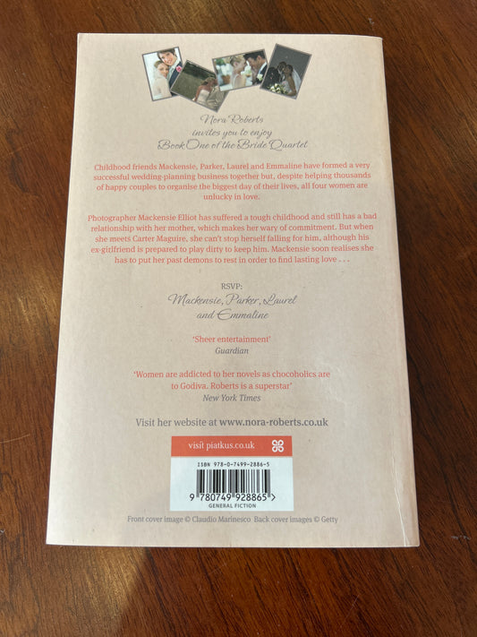 Vision in white. Nora Roberts. 2009.