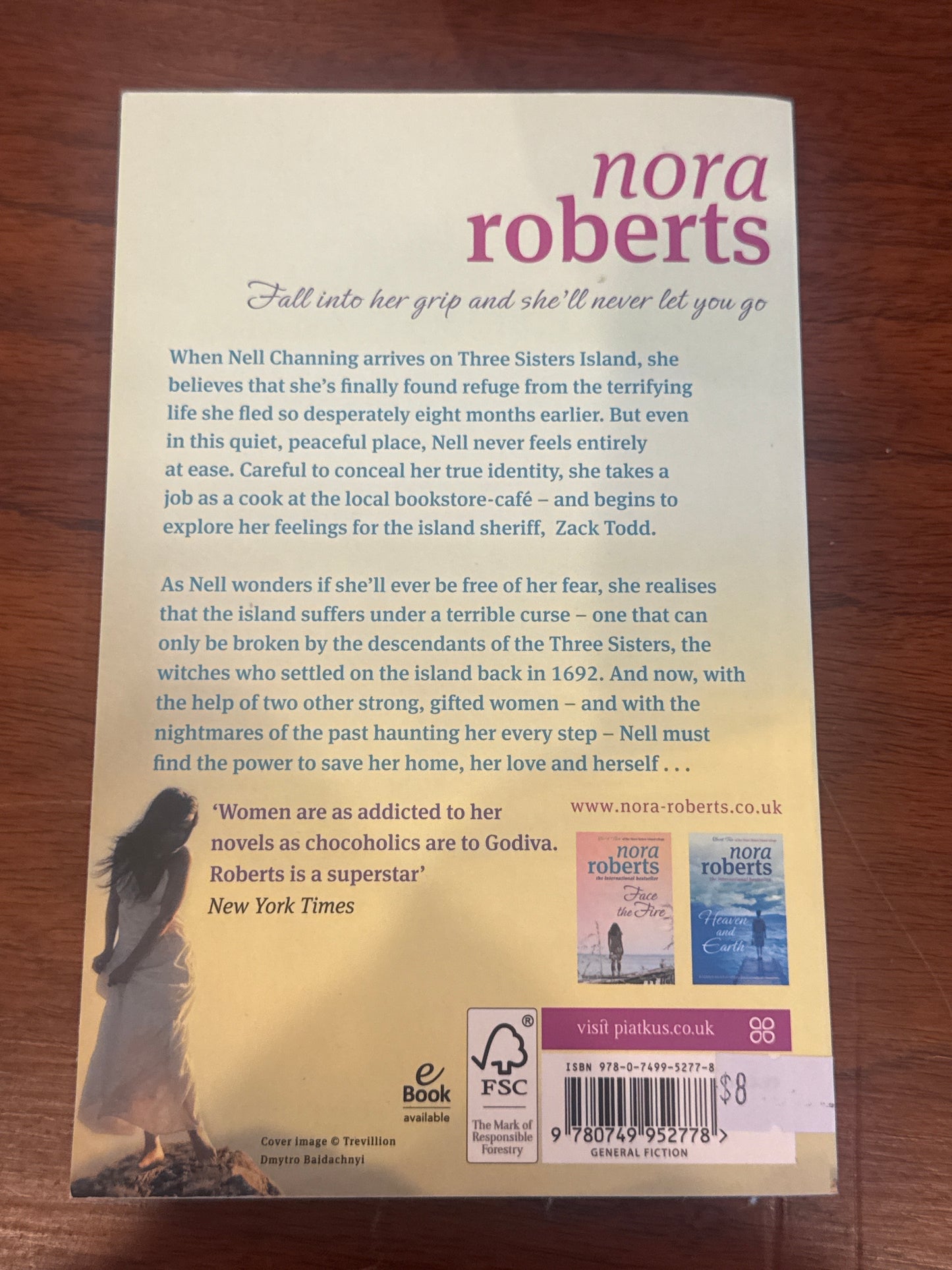 Dance upon the air. Nora Roberts. 2011.