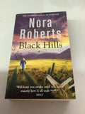 Black Hills. Nora Roberts. 2010.