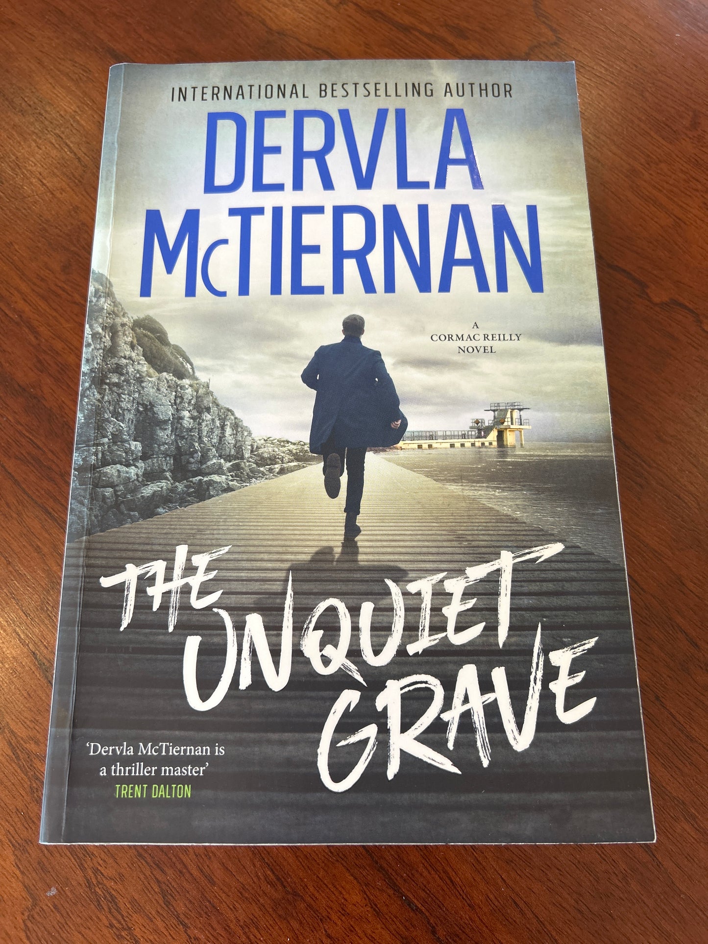 Unquiet grave. Dervla McTiernan. 2025.