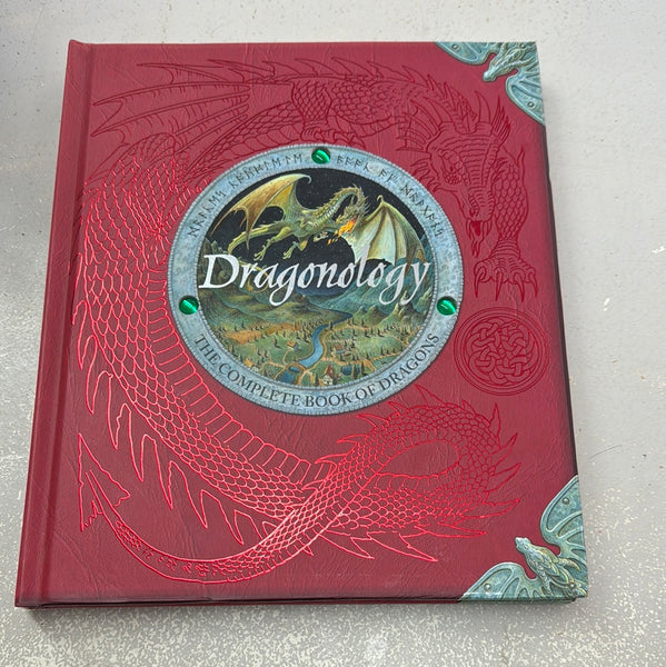Dr. Ernest Drake’s Dragonology. The Complete Book of Dragons. 2003.