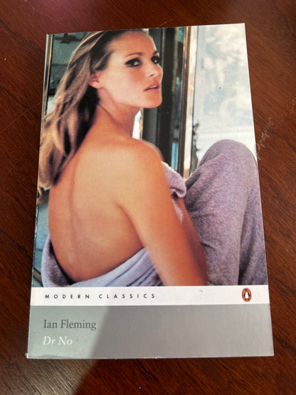 Dr No. Ian Fleming. 2004.