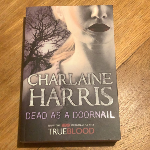Dead as a doornail. Charlaine Harris. 2011.