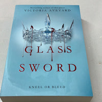 Glass sword. Victoria Aveyard. 2016.