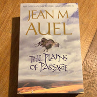 Plains of passage. Jean Auel. 2010.