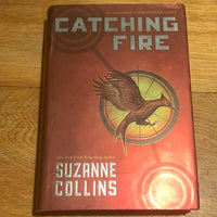 Catching fire. Suzanne Collins. 2009.