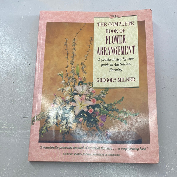Complete book of flower arrangement. Gregory Milner. 1993