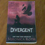 Divergent. Veronica Roth. 2012.