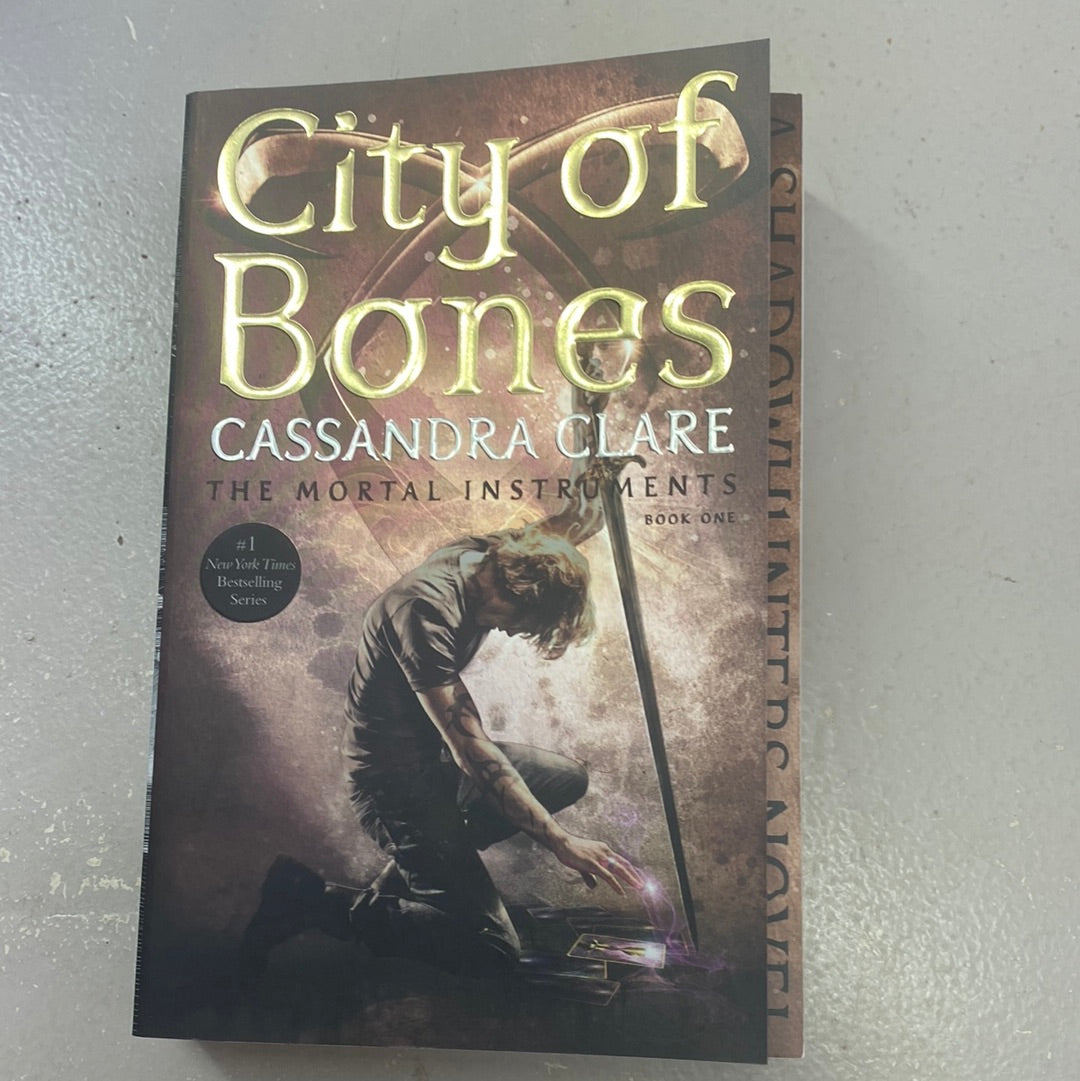 City of bones. Cassandra Clare. 2007.