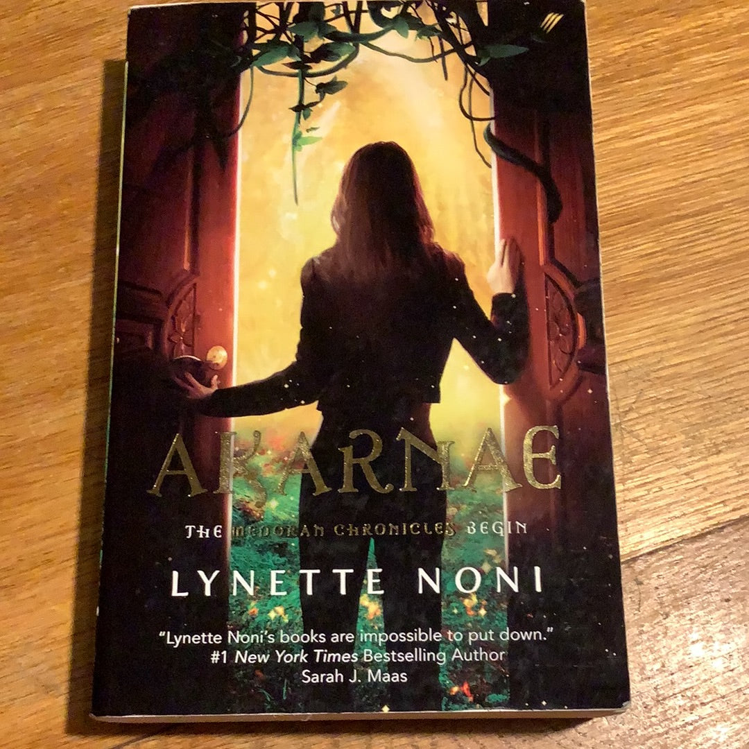 Akarnae. Lynette Noni. 2015.