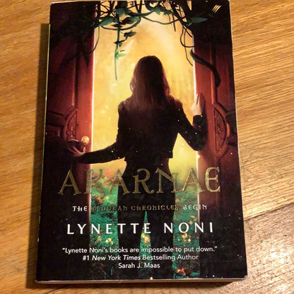 Akarnae. Lynette Noni. 2015.
