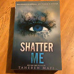 Shatter me. Tahereh Mafi. 2011.