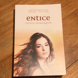 Entice. Jessica Shirvington. 2011.