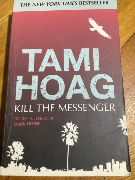 Kill the messenger (Hoag, Tami)(2005, paperback)