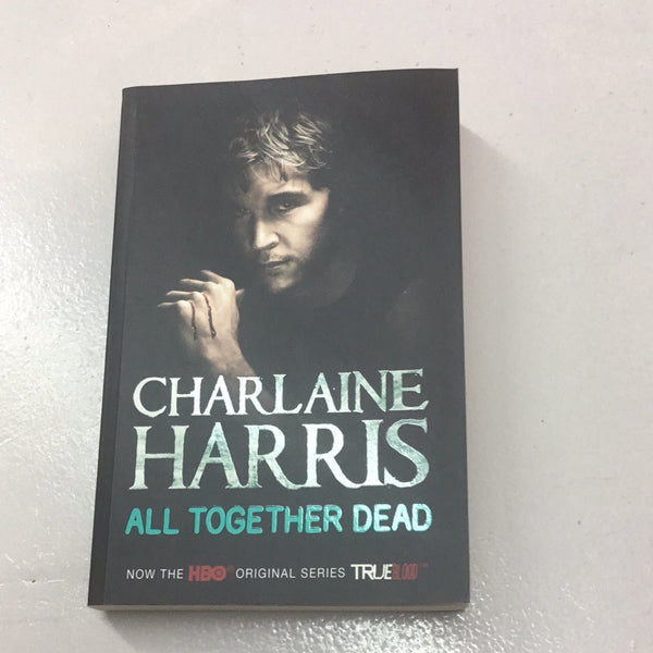 All together dead. Charlaine Harris. 2010.