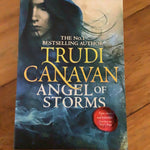 Angel of storms. Trudi Canavan. 2015.