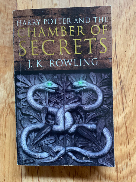 Harry Potter and the Chamber of Secrets. J.K. Rowling.