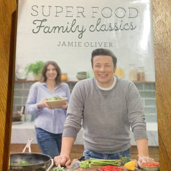 Super food family classics. Jamie Oliver. 2016.