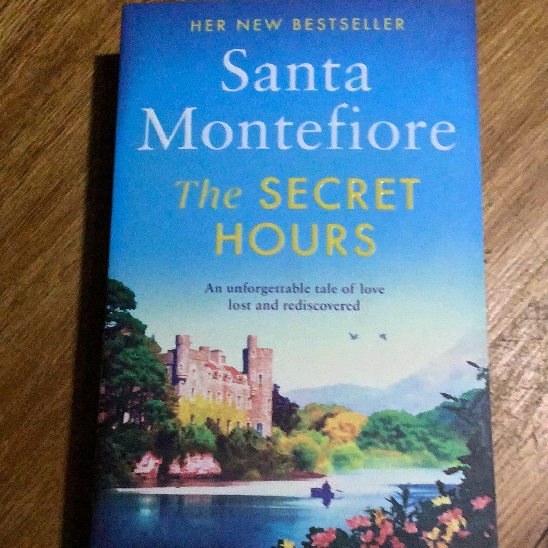 Secret hours. Santa Montefiore.