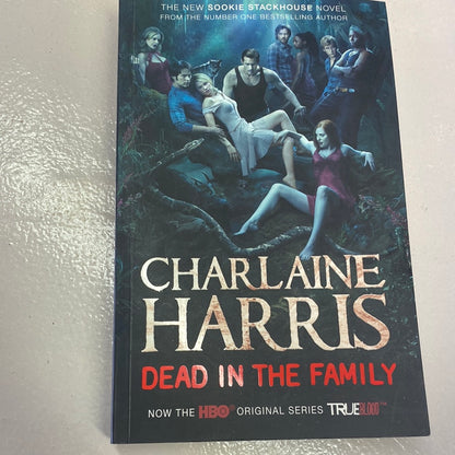 Dead in the family. Charlaine Harris. 2010.