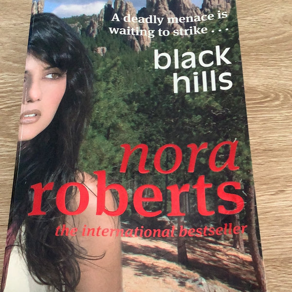 Black Hills. Nora Roberts. 2009.