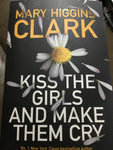 Kiss the girls and make them cry (Clark, Mary Higgins)(2019, paperback)