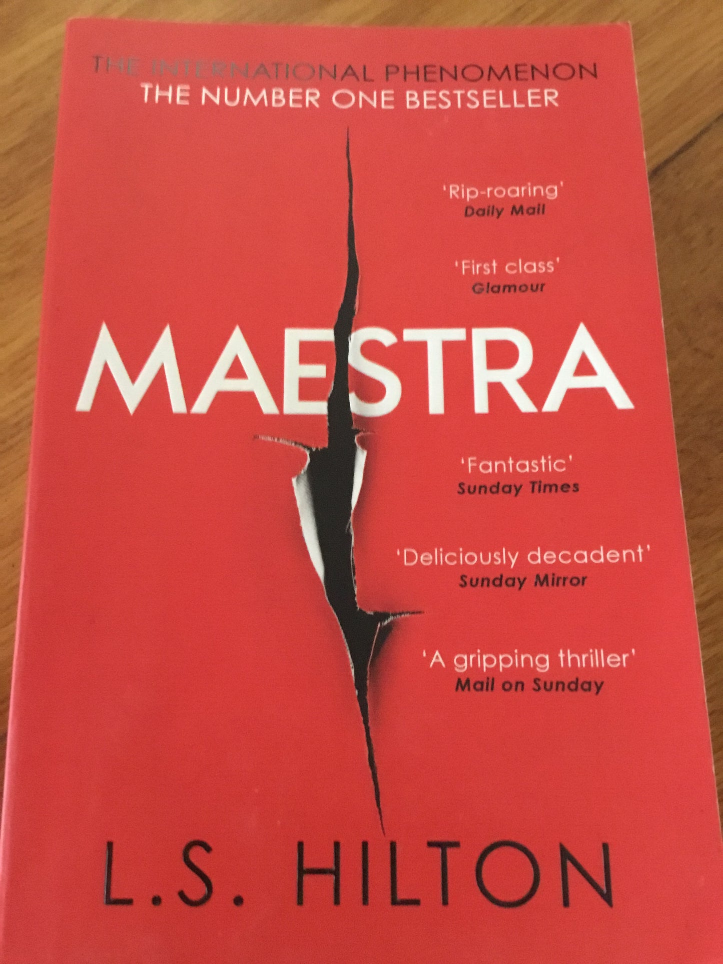 Maestra (Hilton, L. S.)(2016, paperback)