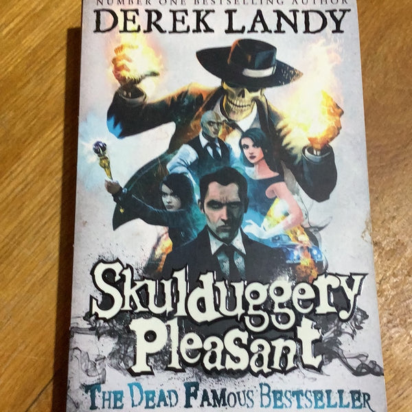 Skulduggery pleasant. Derek Landy. 2007.