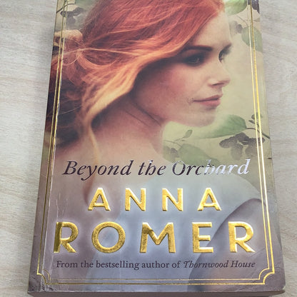 Beyond the orchard. Anna Romer. 2016.