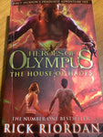 Heroes of Olympus: house of Hades. Rick Riordan. 2013.