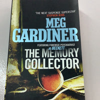 Memory collector. Meg Gardiner. 2009.