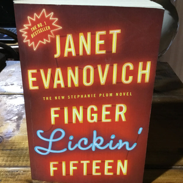 Finger lickin' fifteen. Janet Evanovich. 2009.